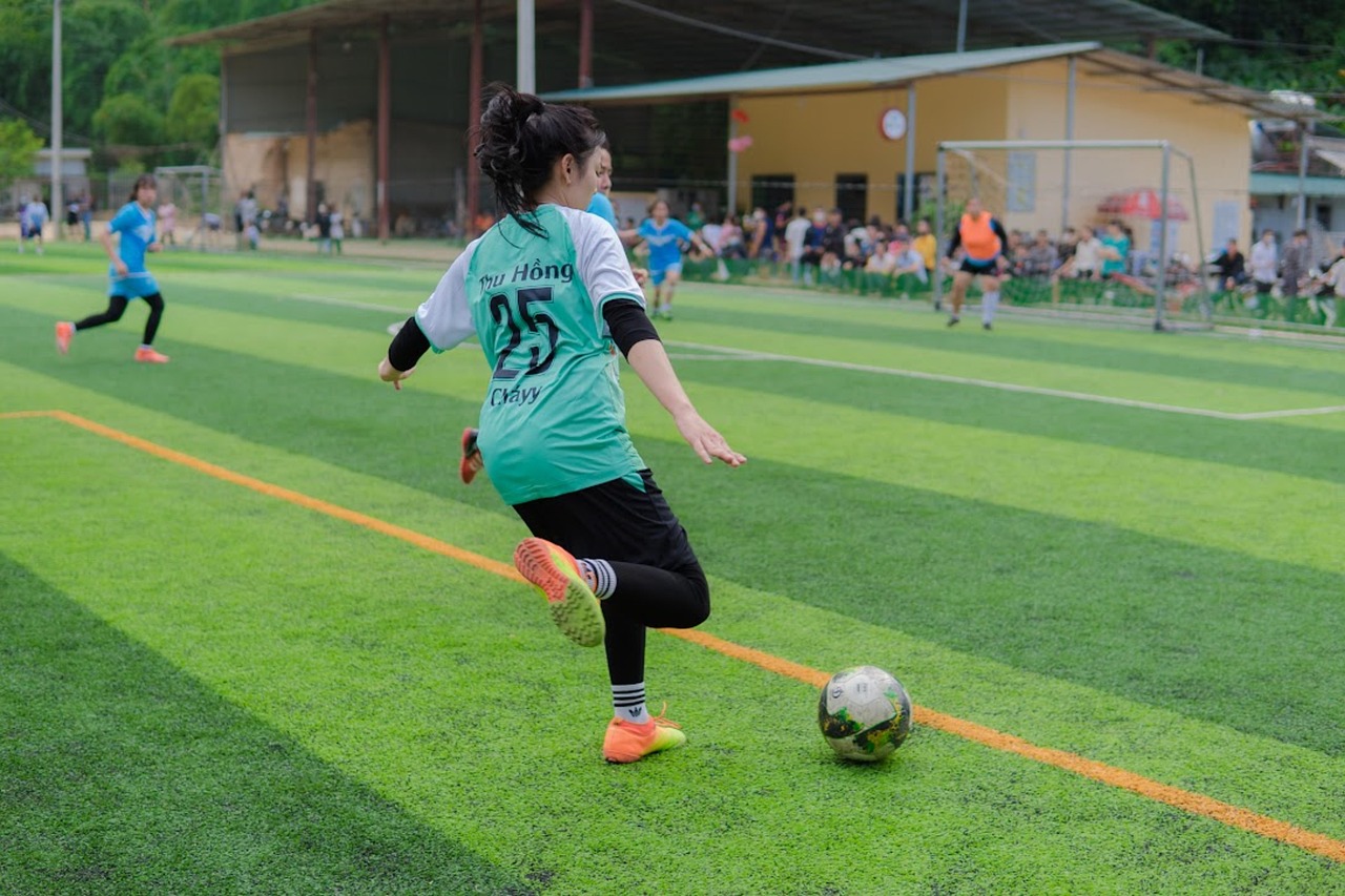 athlete, football, football match, football players, sports, recreational soccer player, youth, image, soccer, player, soccer skills, football league, mens soccer, womens football, play soccer image, junior, league football, champion, game, football team, team, league
